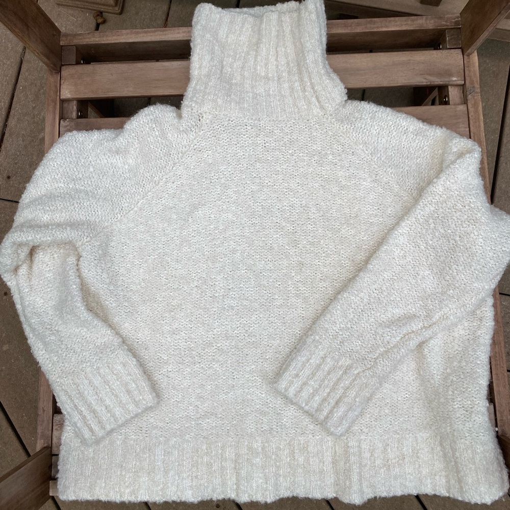 Club Monaco, wool blend textured chunky knit turtleneck sweater, Sz L